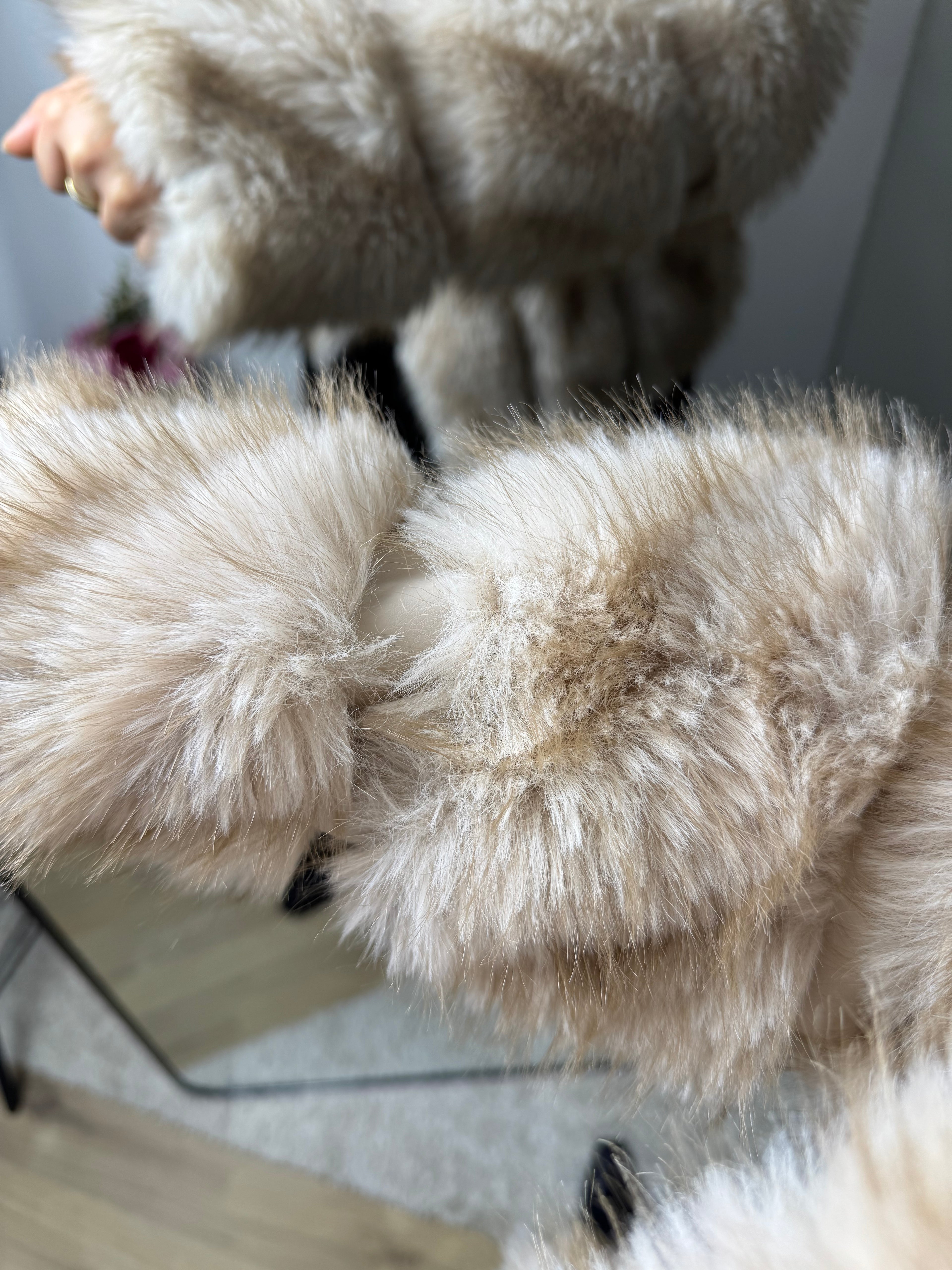 Bontjas short leather taupe