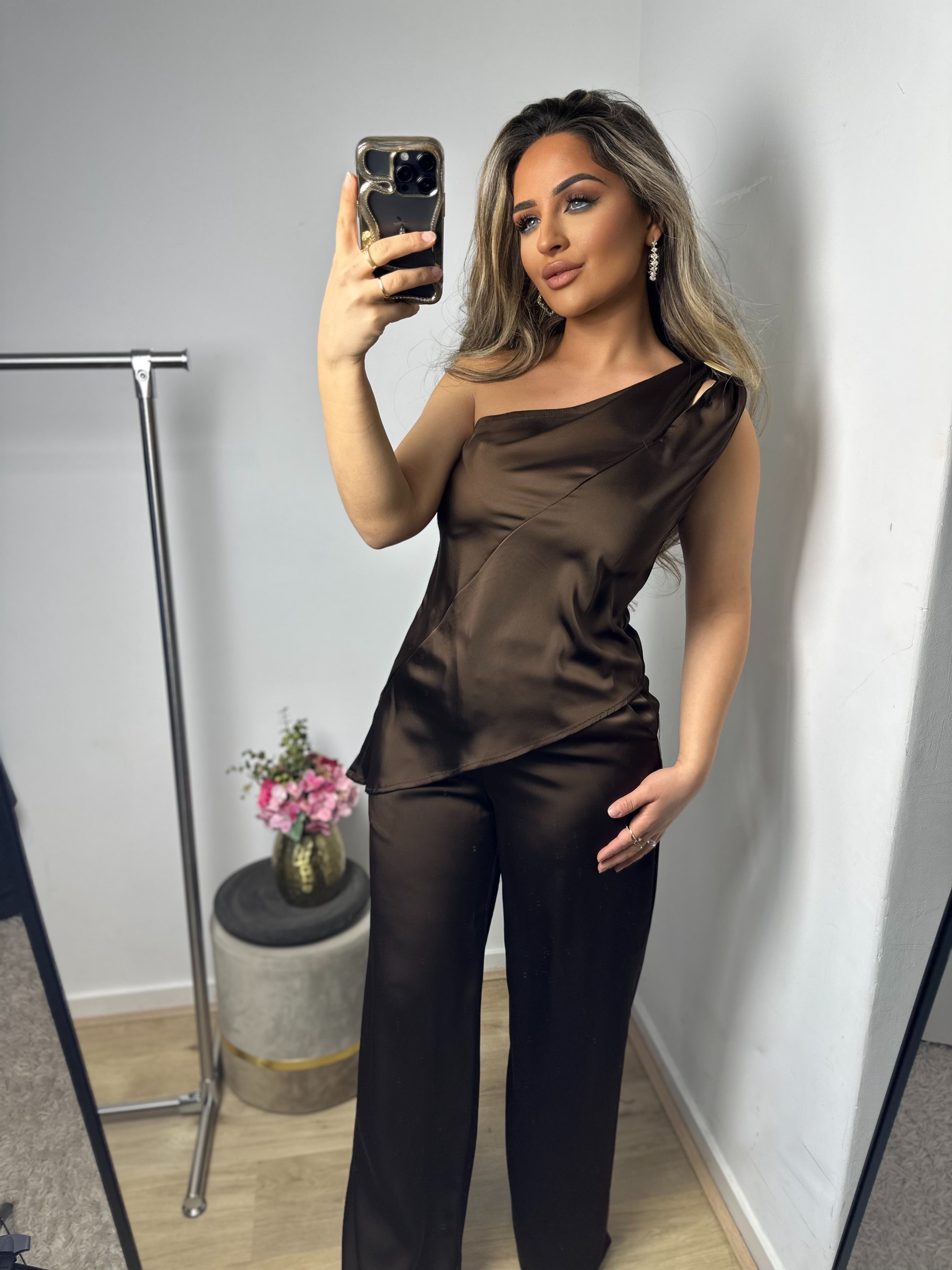 Set Maya bruin